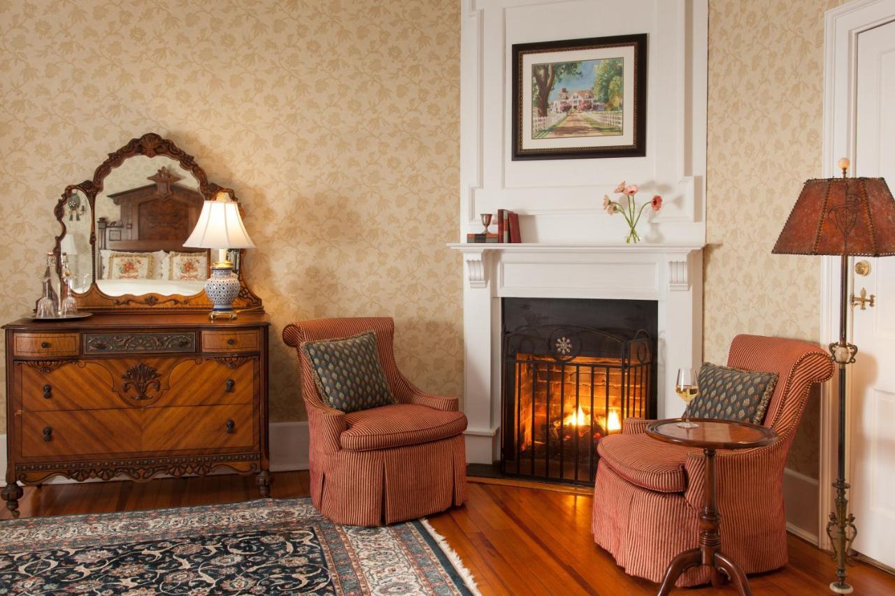 Gloucester Inn At Warner Hall מראה חיצוני תמונה