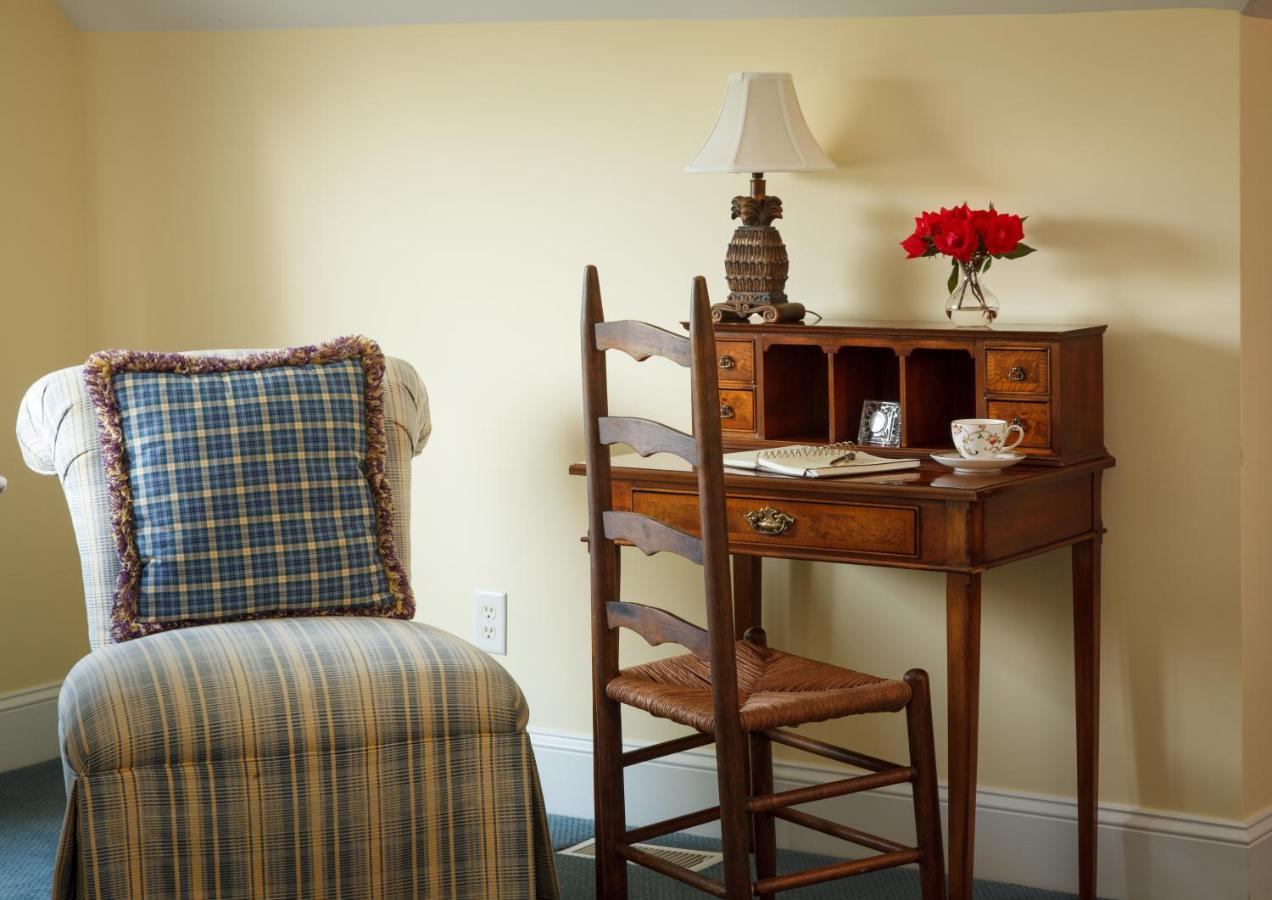 Gloucester Inn At Warner Hall מראה חיצוני תמונה